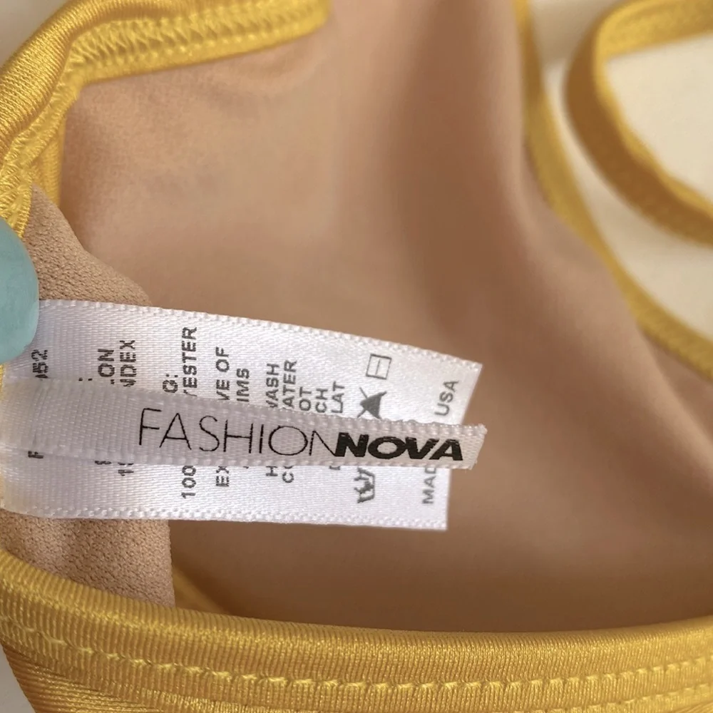 Fashion Nova Fine Lines Underwire Bikini TOP ONLY - Yellow,‎ Size S, NWT